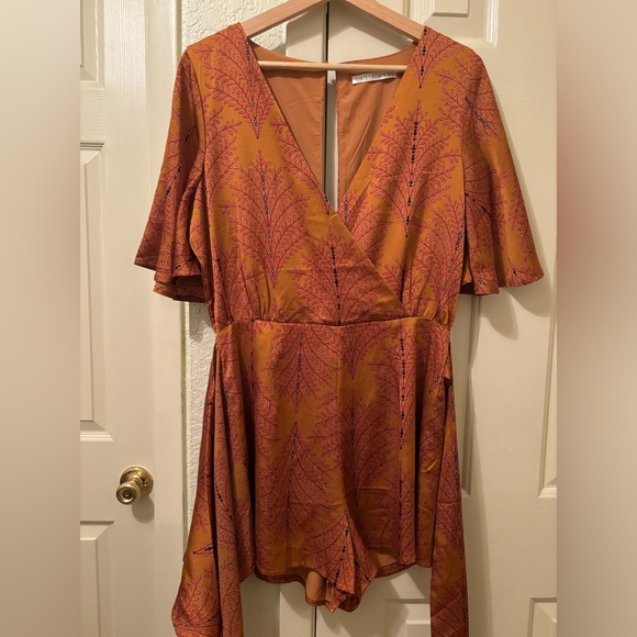 VICI Hartman Print Satin Wrap Romper - Picture 4 of 6